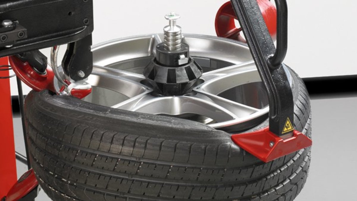 Robotic touchless tire mounting machine installing a tire on an alloy wheel